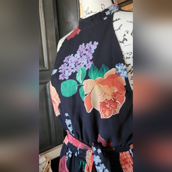 ChicMe Vibrant Floral Maxi Dress - Picture 5 of 7